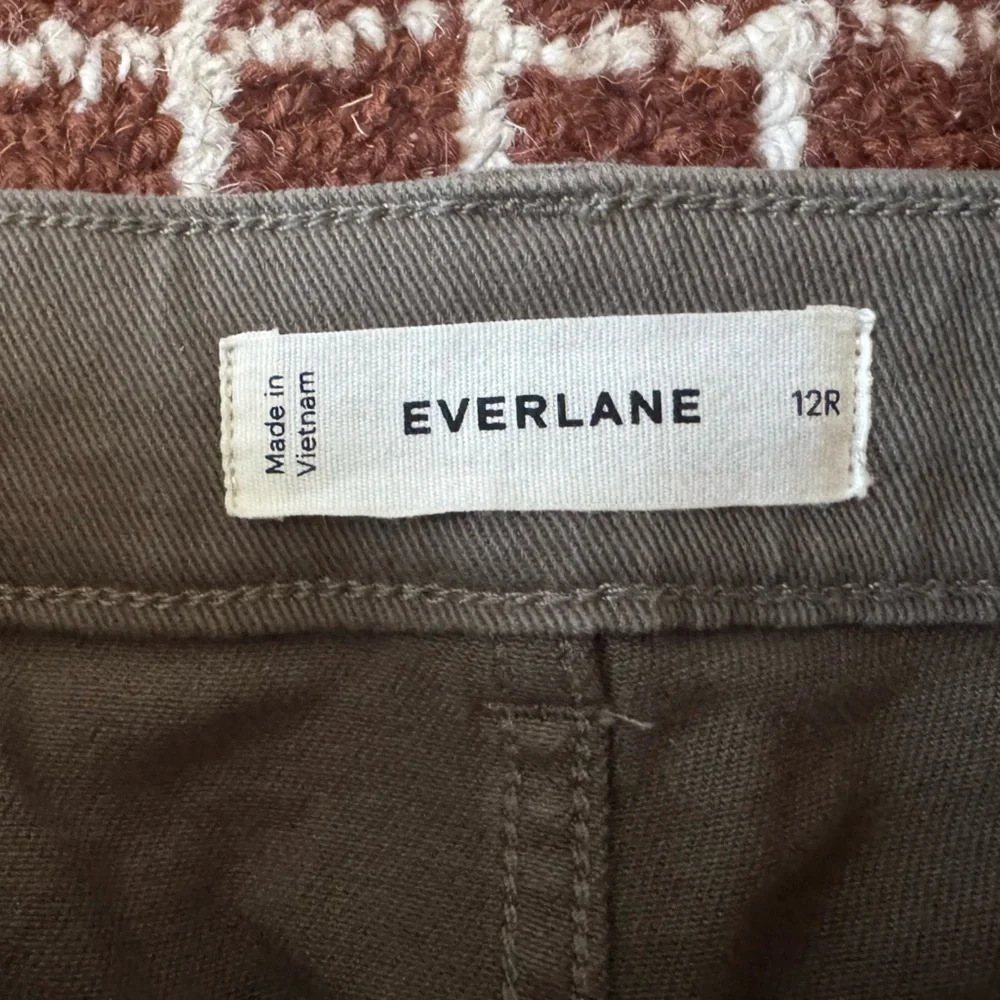 Everlane Barrel Pant Olive Green - Picture 7 of 7